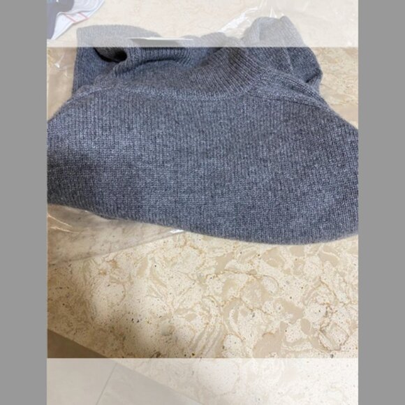 Theory NWT Long Oversized Cashmere Turtleneck Sweater (Orig.$495) w/tax (Size XS - Picture 6 of 6